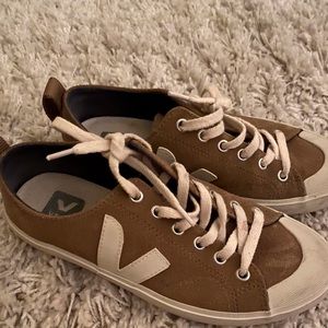 Excellent condition brown Veja Sneakers! Size 7